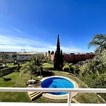 Colors With Pool By Homing Apartment *